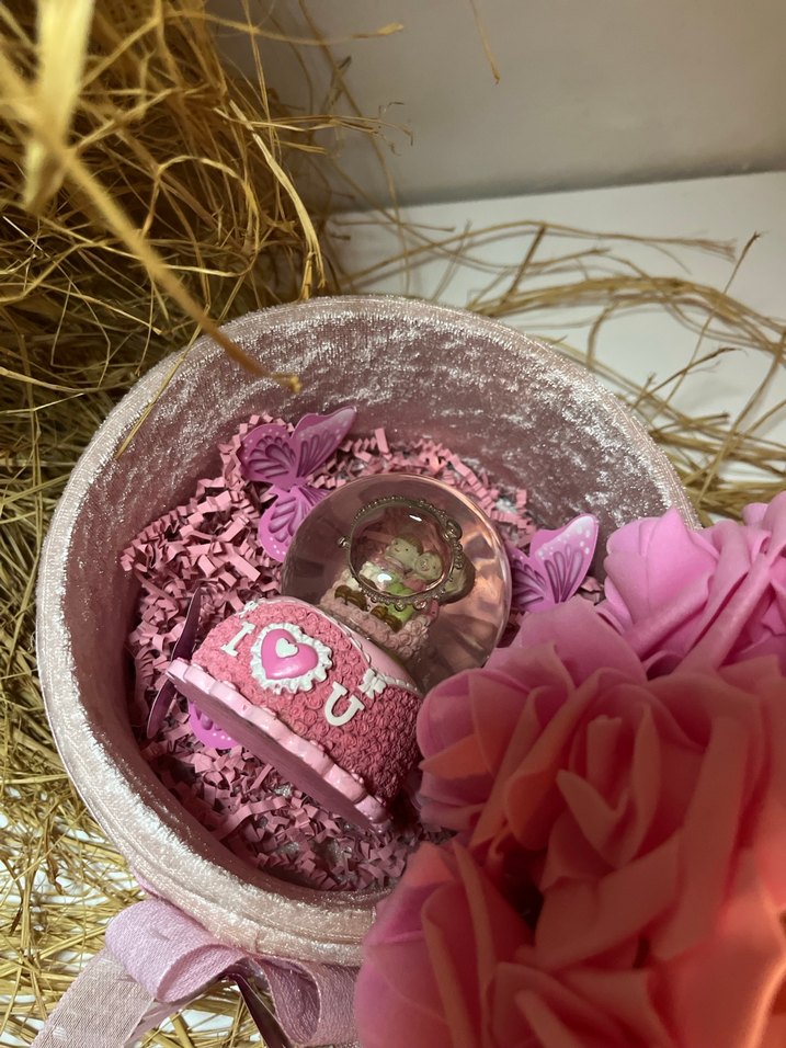 Pembe Çiçekli Sepet ve Kelebek Detaylı - Görsel 3