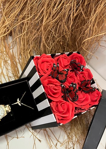 Yapay güllü kutuda kolye saat set  - Görsel 3