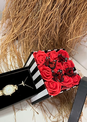 Yapay güllü kutuda kolye saat set  - Görsel 2