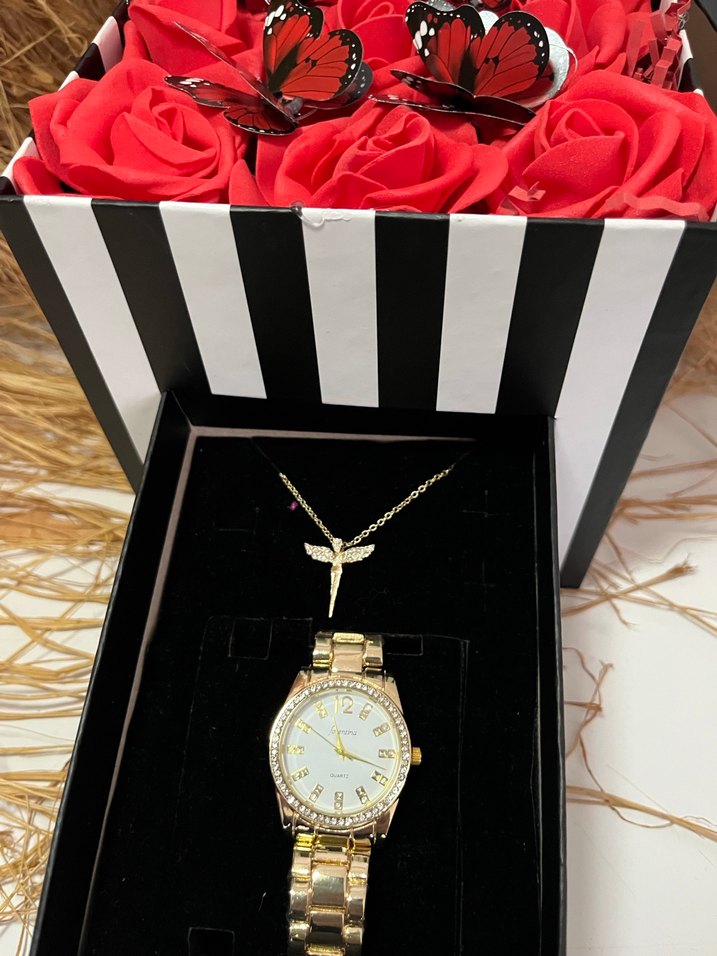 Yapay güllü kutuda kolye saat set  - Görsel 4