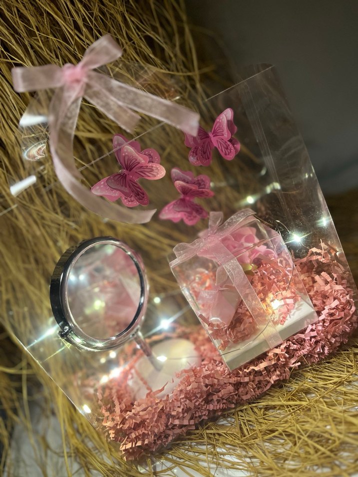 Kelebek Detaylı Kadın aynalı hediye Seti - Görsel 3