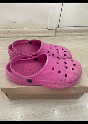 Crocs Kız Çocuk Pembe Kaydırmaz Terlik