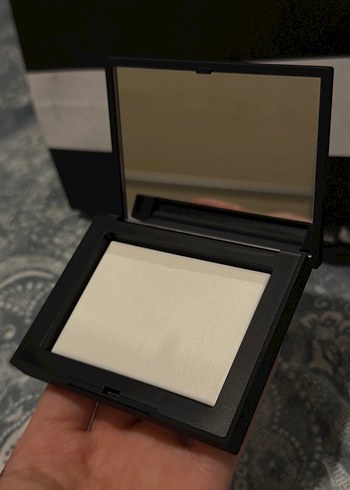 NARS Light Reflecting Setting Powder - Pressed - Görsel 6