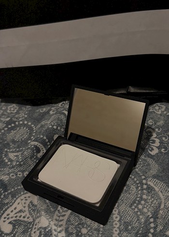 NARS Light Reflecting Setting Powder - Pressed - Görsel 4