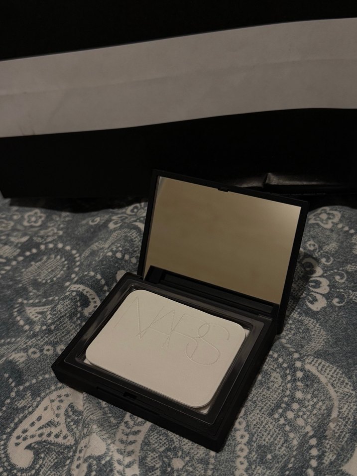 NARS Light Reflecting Setting Powder - Pressed - Görsel 4