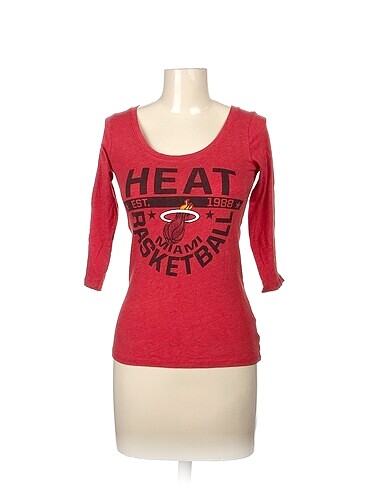 Diğer T-shirt %70 İndirimli.
