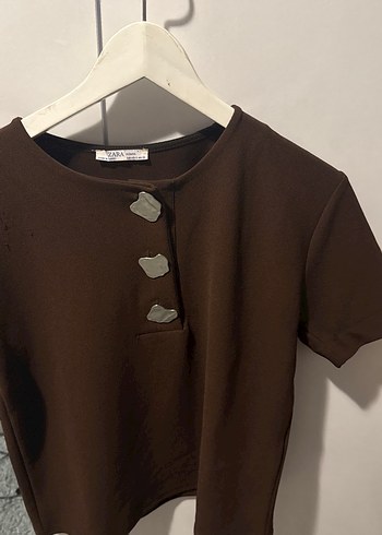 Düğmeli Kısa Kollu Kahverengi Tişört zara - Görsel 3