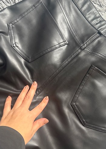 Siyah Deri Kadın Pantolon - Görsel 3