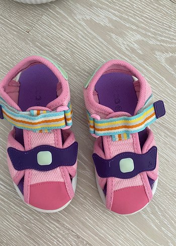 30 Beden Kız Çocuk Renkli Bağcıksız sandalet