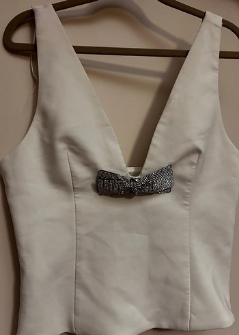 V Yakalı Mini Beyaz Düğmeli Büstiyer - Görsel 2