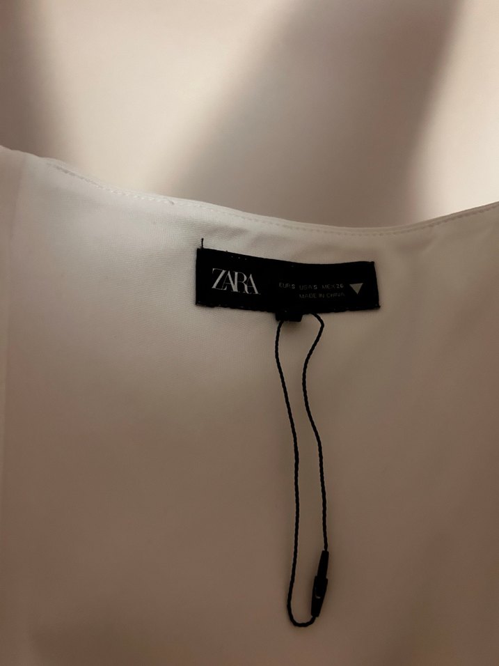 V Yakalı Mini Beyaz Düğmeli Büstiyer - Görsel 3