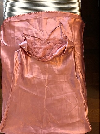 Pembe Gecelik