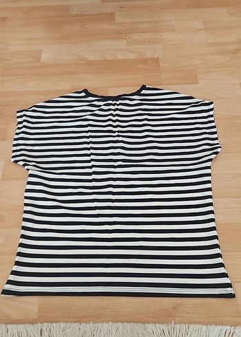Zara V Yaka Siyah Beyaz Çizgili Kadın Tişört