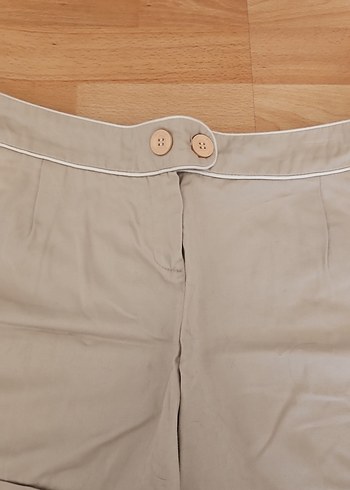 Zara Düğmeli Bej Kadın Mini Şort