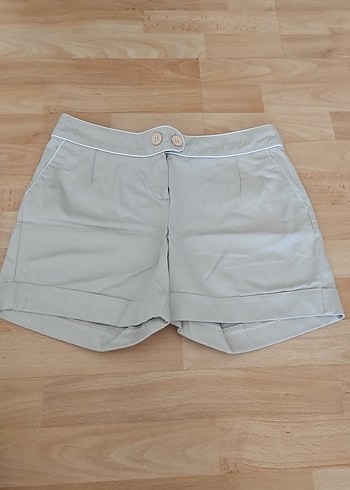 Düğmeli Bej Kadın Mini Şort