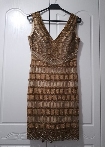 Boncuk İşlemeli Altın Renk Uzun V Yaka Elbise - Görsel 2