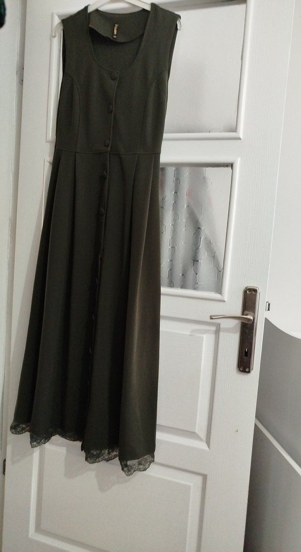 Düğmeli Kolsuz Haki Uzun Elbise - Görsel 2