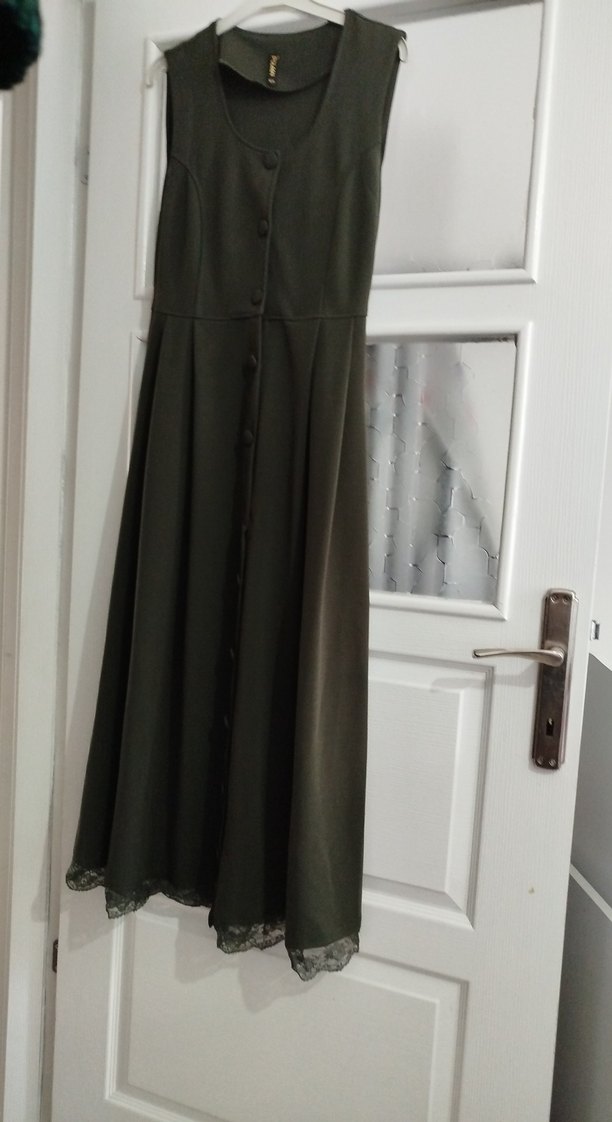 Düğmeli Kolsuz Haki Uzun Elbise - Görsel 3