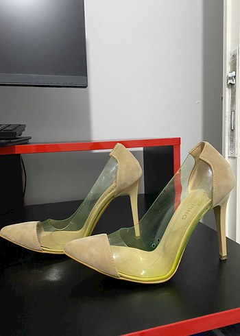 2K Bej Suet Stiletto Topuklu Ayakkabi 1 Saat Giyildi
