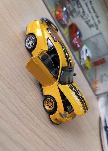 Beden Ford Mustang GT 2018 Sök Tak Oyuncak Araba 1:42