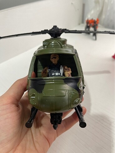 Asker ve uçağı - Görsel 5