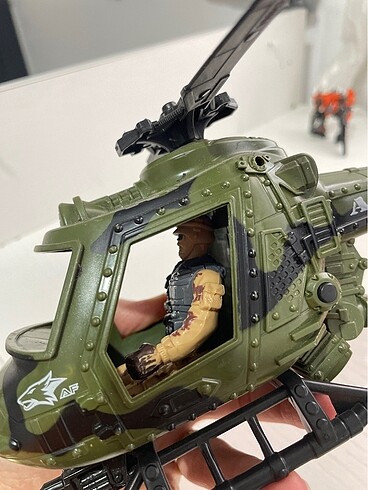 Asker ve uçağı - Görsel 6