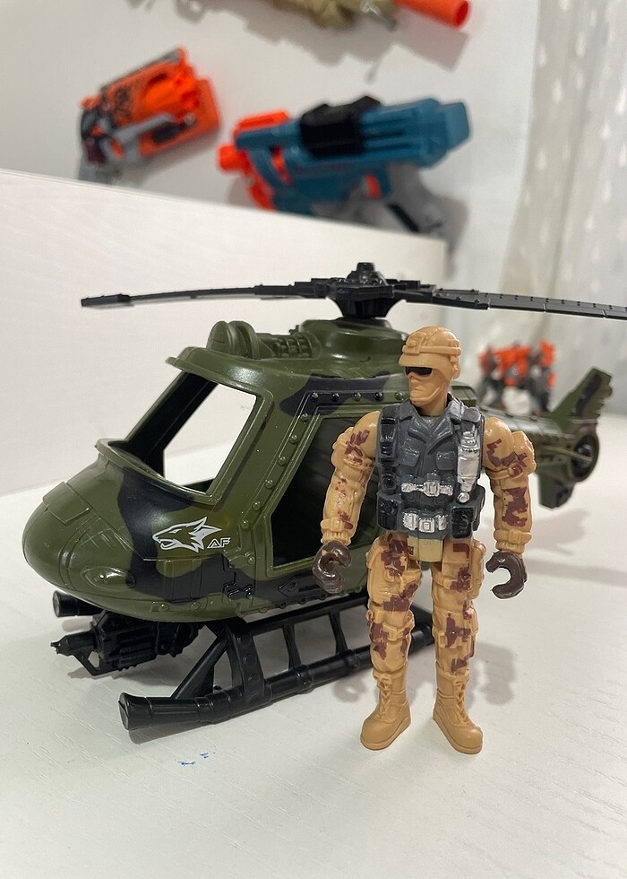 Asker ve uçağı - Görsel 2