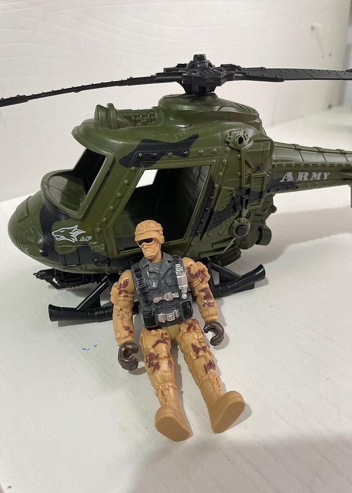 Asker ve uçağı - Görsel 4