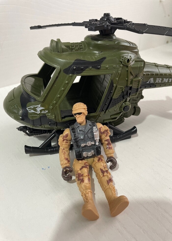 Asker ve uçağı - Görsel 3