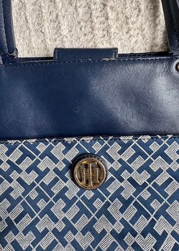 Tommy Hilfiger kol çantası - Görsel 2