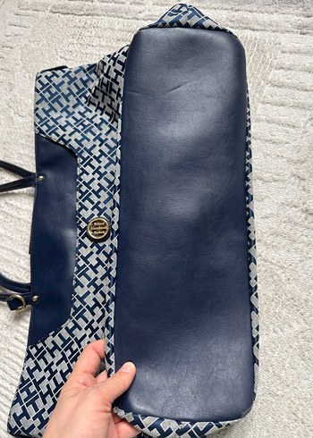 Tommy Hilfiger kol çantası - Görsel 3