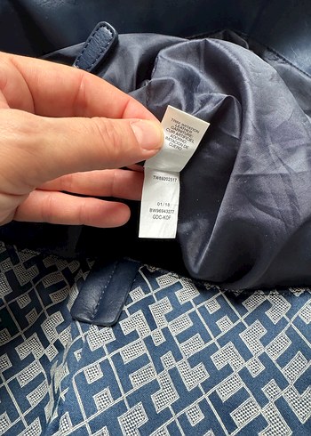 Tommy Hilfiger kol çantası - Görsel 7