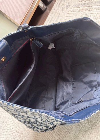 Tommy Hilfiger kol çantası - Görsel 6