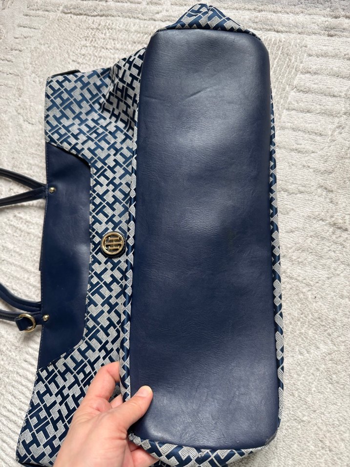 Tommy Hilfiger kol çantası - Görsel 3