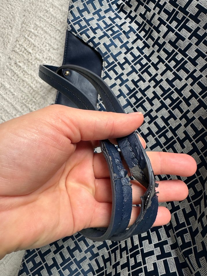 Tommy Hilfiger kol çantası - Görsel 4