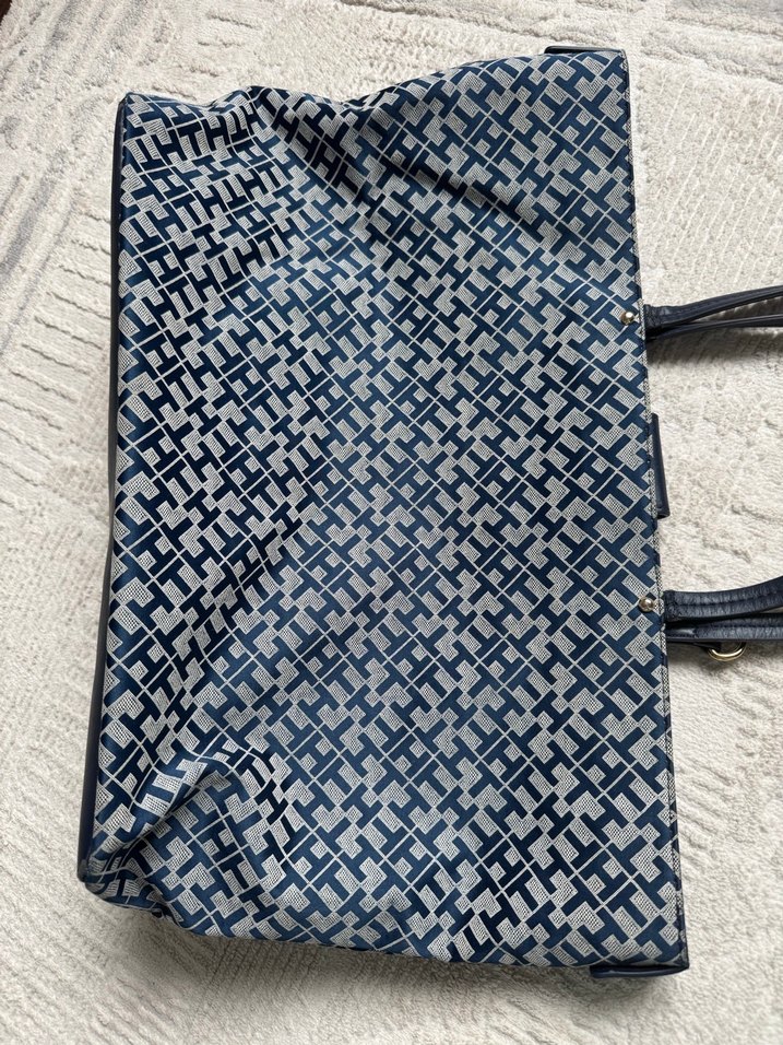 Tommy Hilfiger kol çantası - Görsel 5