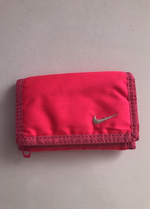 Nike cüzdan orijinaldir 