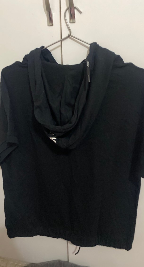 Siyah Baskılı fileli bluz spor - Görsel 3