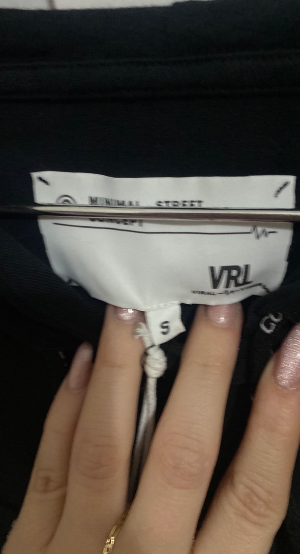 Siyah Baskılı fileli bluz spor - Görsel 4