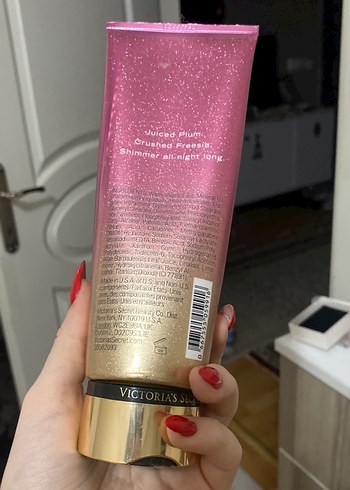Victoria's Secret Pembe Parıltılı Vücut Losyonu 236 ml - Görsel 3