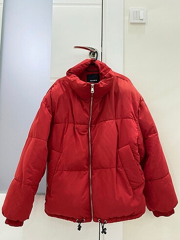 m Beden kırmızı Renk Pull & Bear Şişme Mont