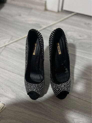 38 Beden siyah Renk Taşlı Topuklu Ayakkabı