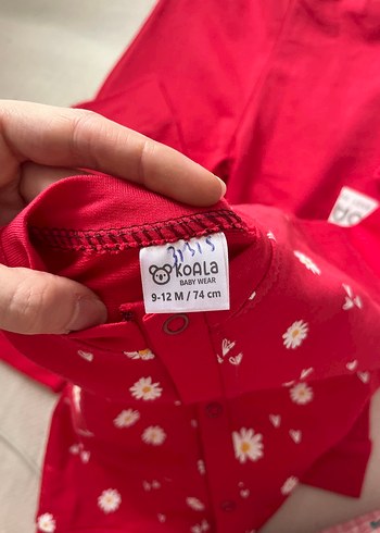 Kız Bebek Kırmızı Düğmeli Takım - Görsel 3