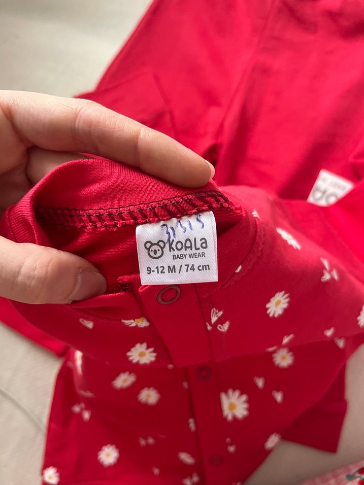 Kız Bebek Kırmızı Düğmeli Takım - Görsel 3