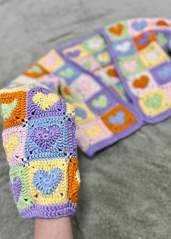 renkli kalpli örgü hırka - Görsel 3