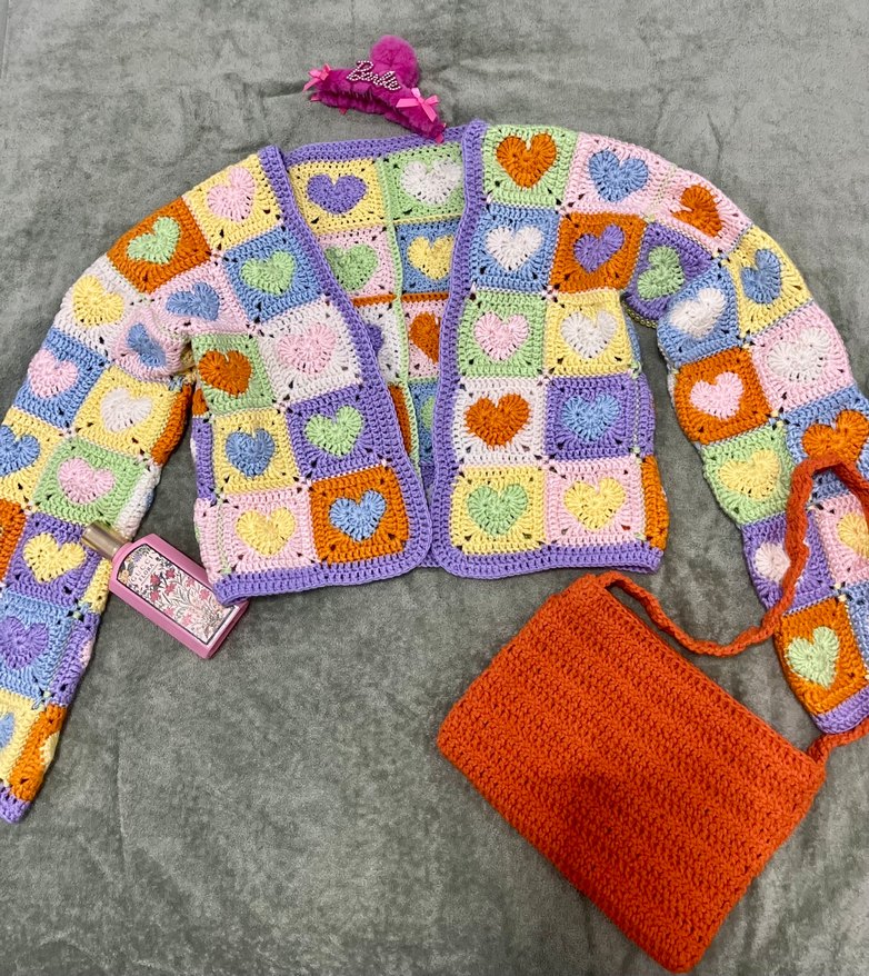 renkli kalpli örgü hırka - Görsel 2