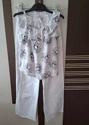LC Waikiki Beyaz Kemerli Mini Kot Şort