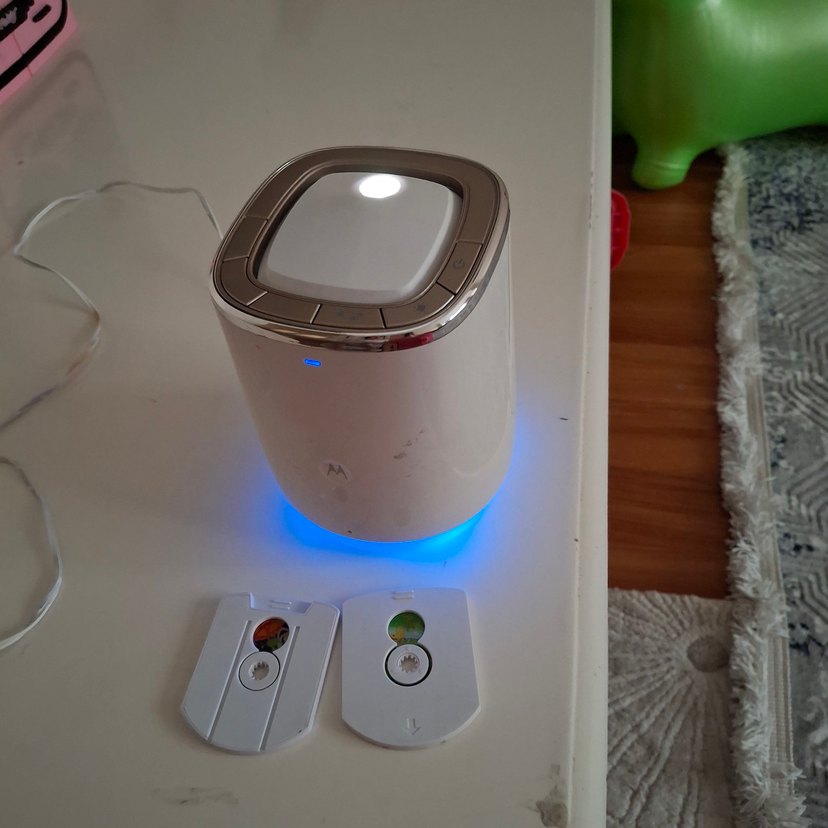 Beyaz Motorola Bebek Monitörü ve Kamera - Görsel 2