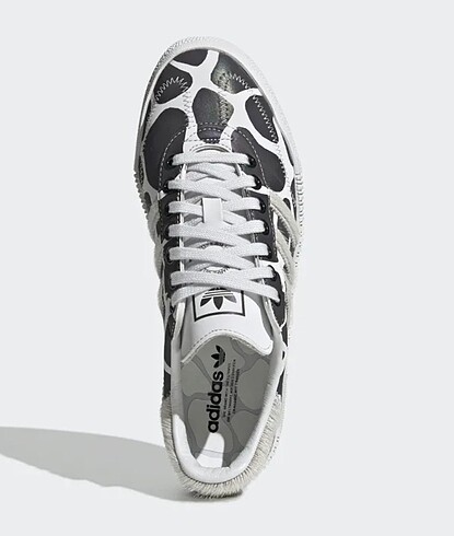 Sneaker