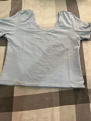 mavi basic v yaka crop